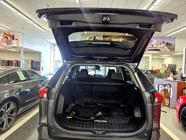 Used 2022 Toyota RAV4 XLE image 40