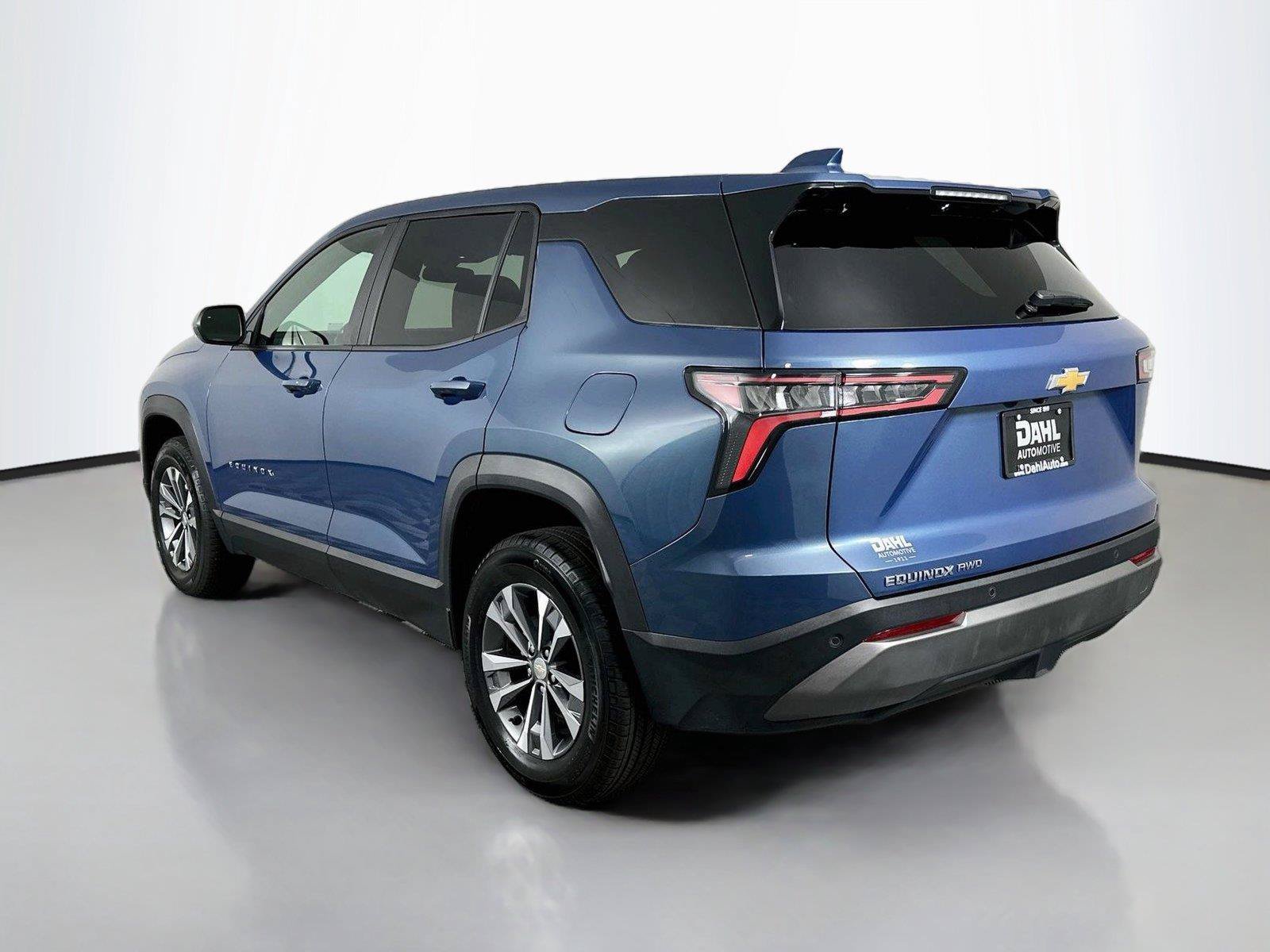 Used 2026 Chevrolet Equinox LT AWD/4WD image 10