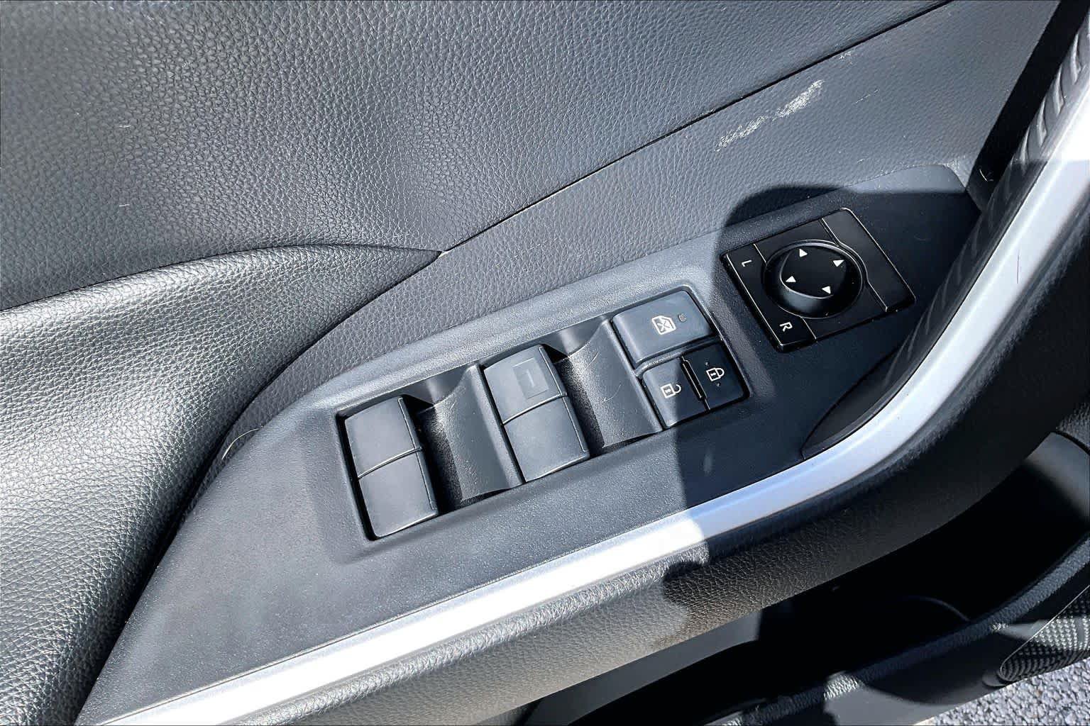 Used 2019 Toyota RAV4 LE w/ Carpet Mat Package FWD image 35