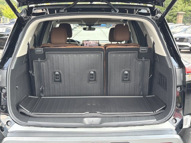New 2026 Nissan Pathfinder Platinum FWD image 21
