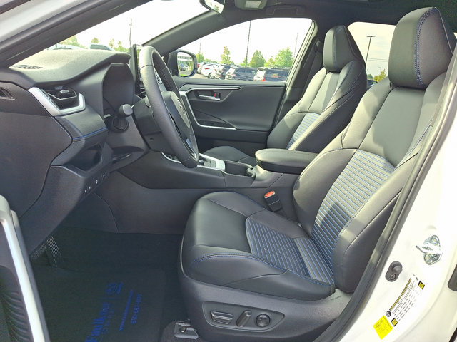 Used 2025 Toyota RAV4 XSE w/ Weather Package AWD/4WD image 14
