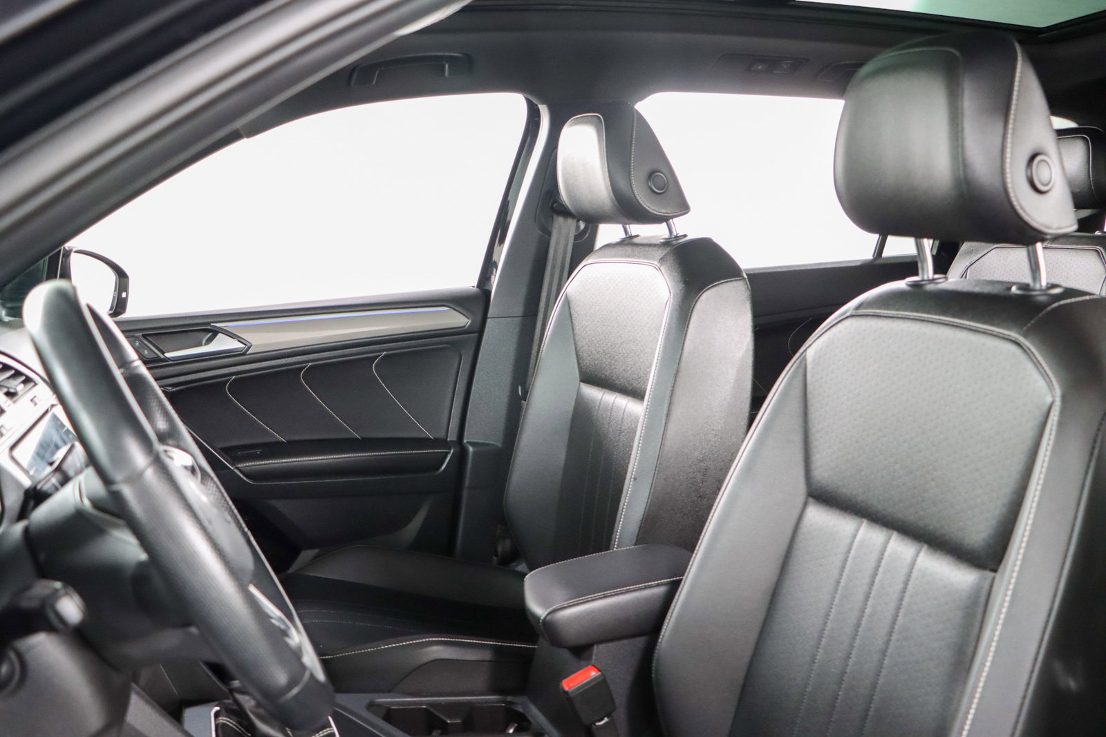 Used 2022 Volkswagen Tiguan SE R-Line image 23