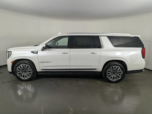 Used 2023 GMC Yukon XL Denali Ultimate AWD/4WD image 5