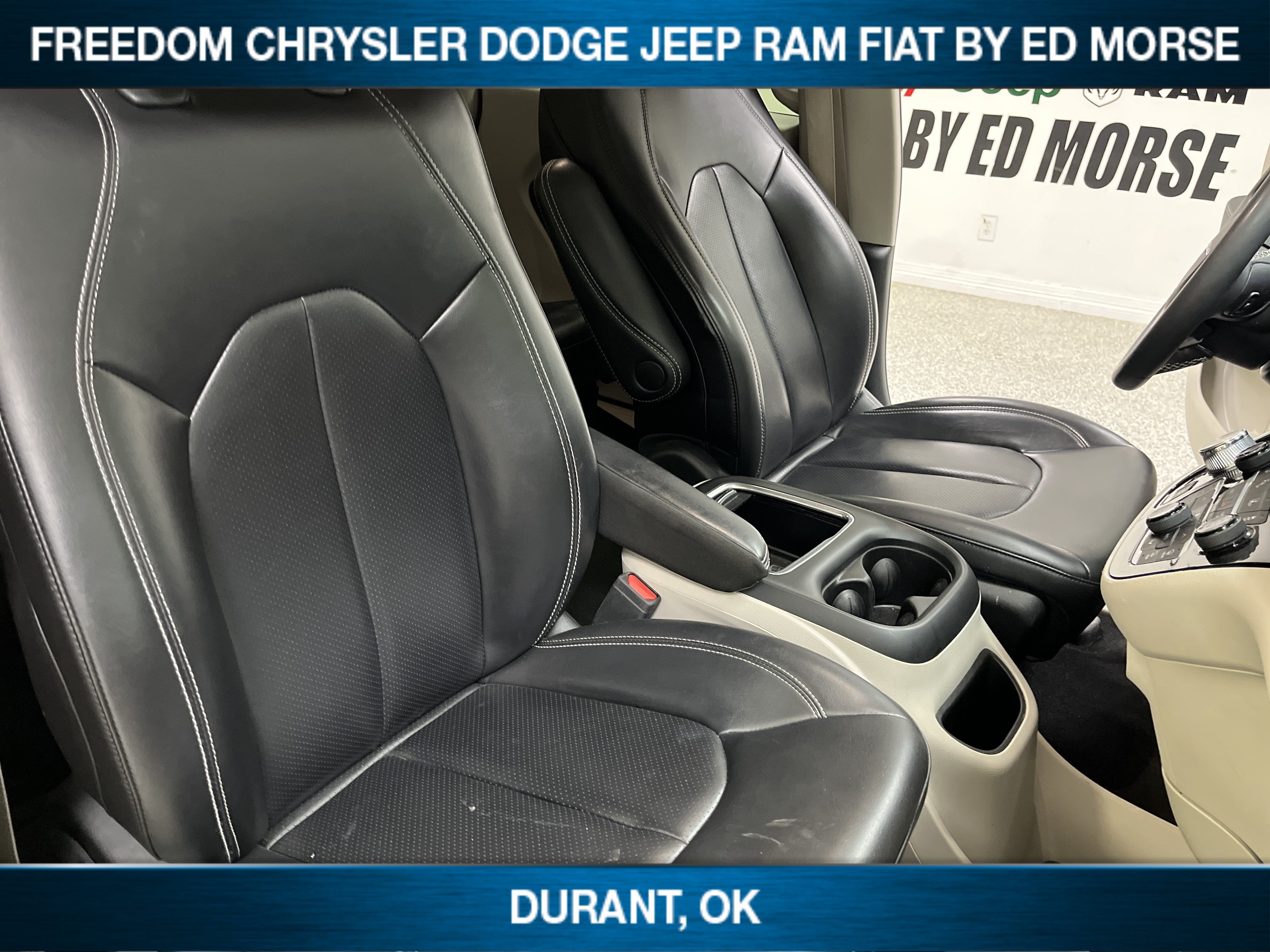 Used 2023 Chrysler Pacifica Touring-L FWD image 10