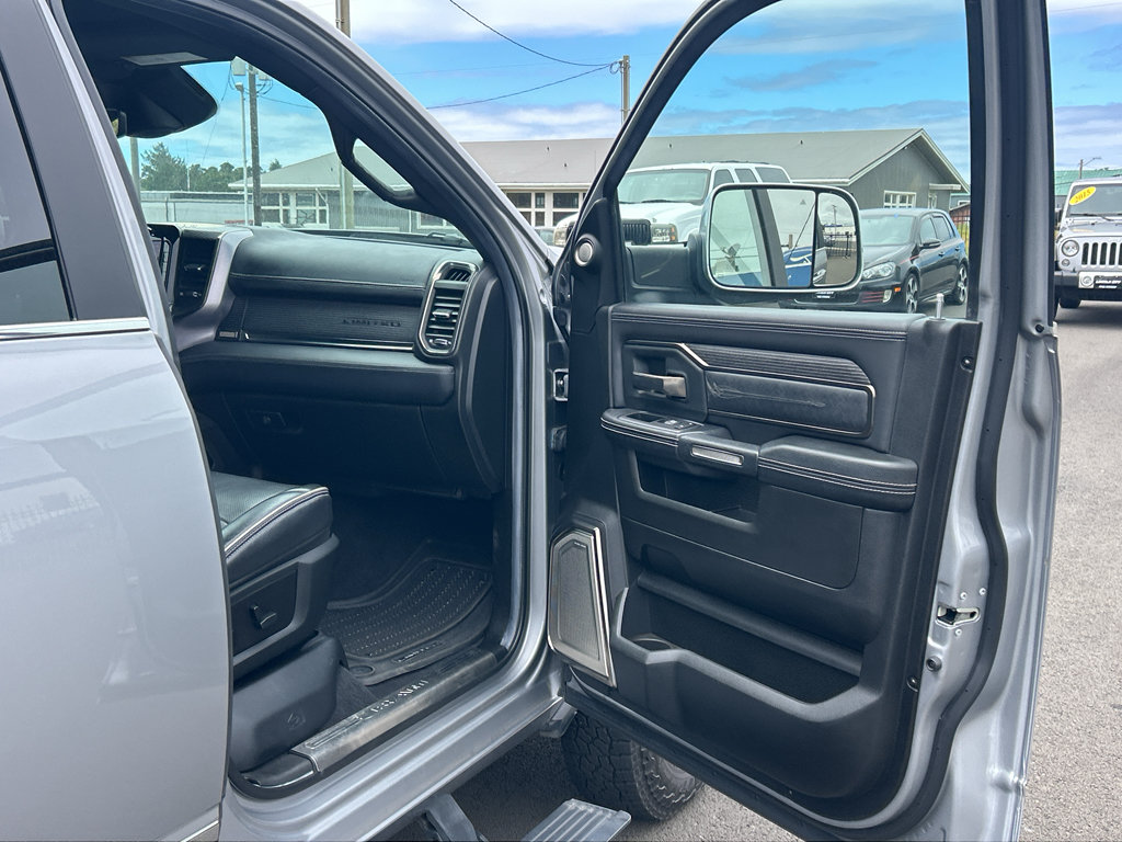 Used 2019 RAM 3500 Limited AWD/4WD image 32