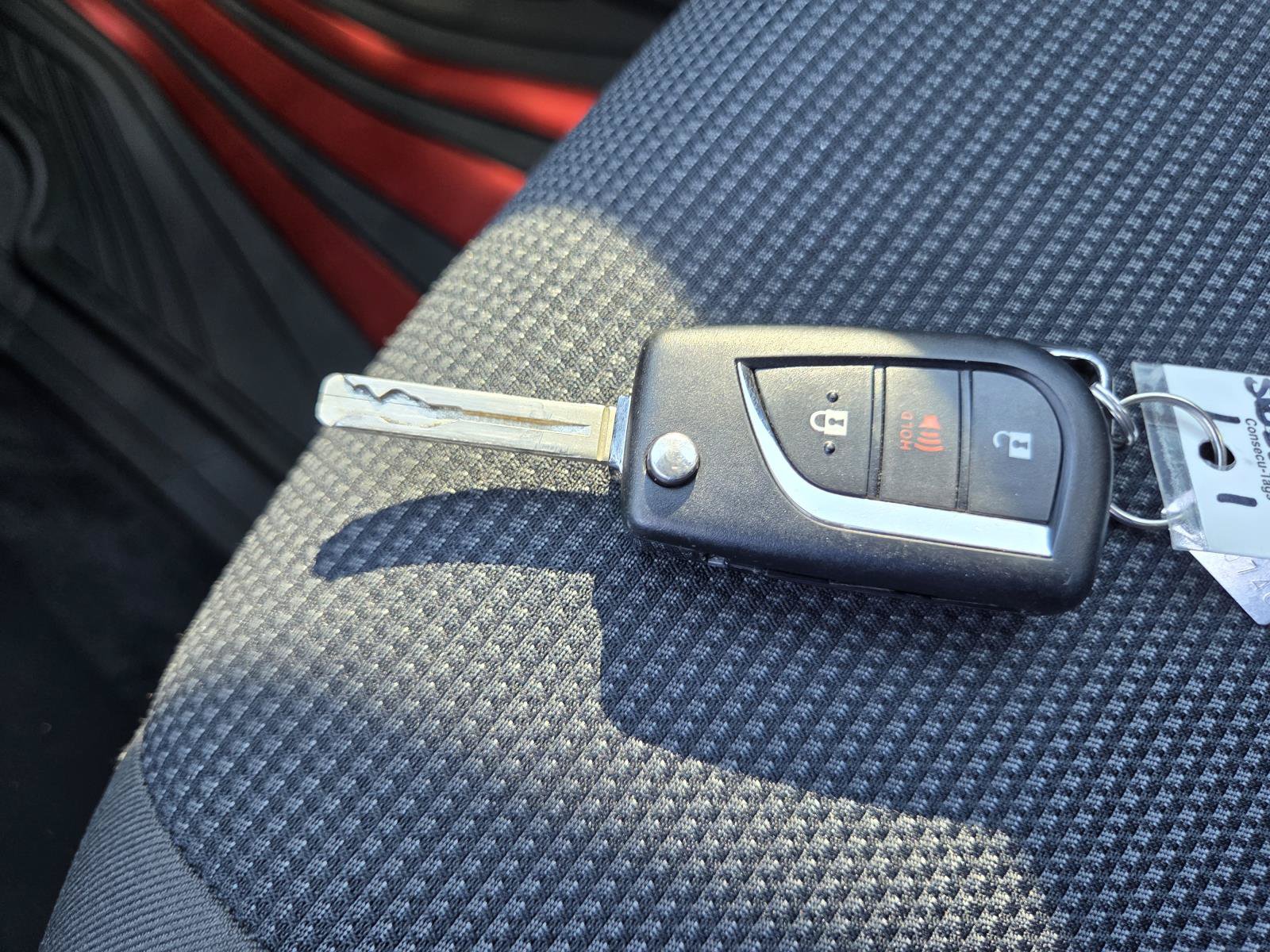 Used 2025 Toyota RAV4 LE AWD/4WD image 28