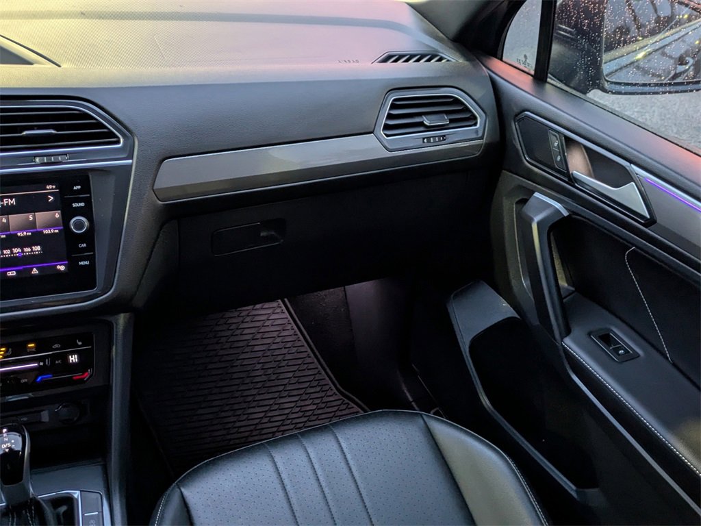 Used 2024 Volkswagen Tiguan SE R-Line image 17