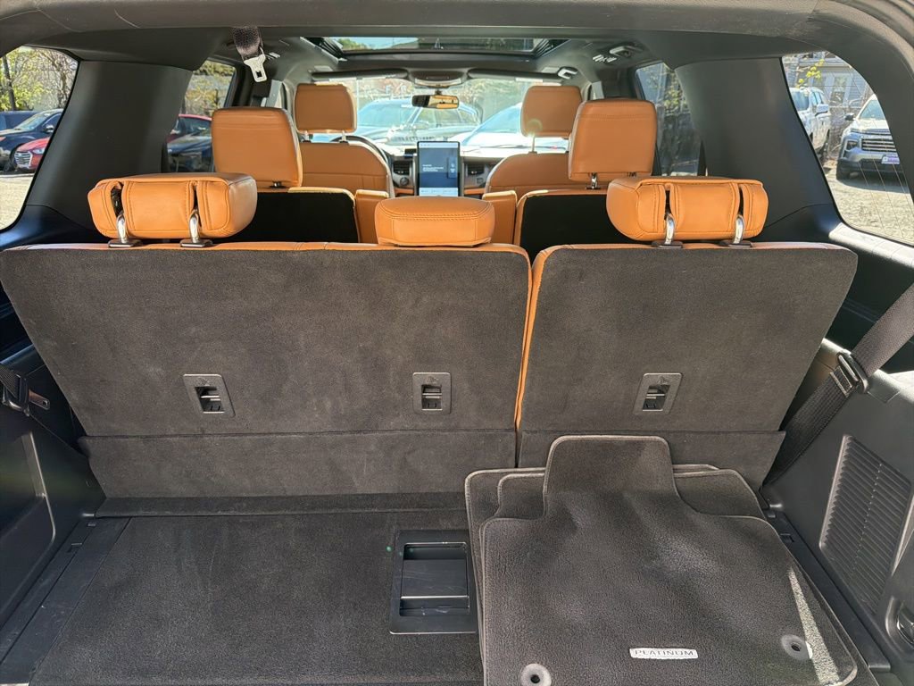 Used 2023 Ford Expedition Platinum AWD/4WD image 6