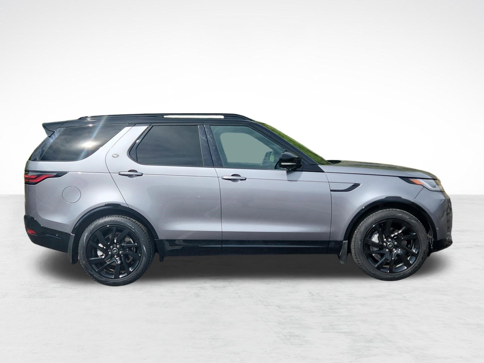 Used 2025 Land Rover Discovery Dynamic SE image 7