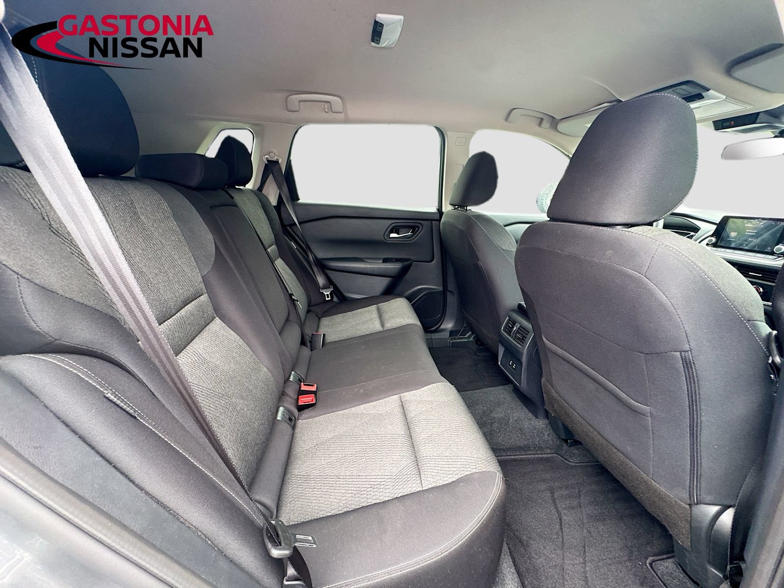 Used 2026 Nissan Rogue SV FWD image 35
