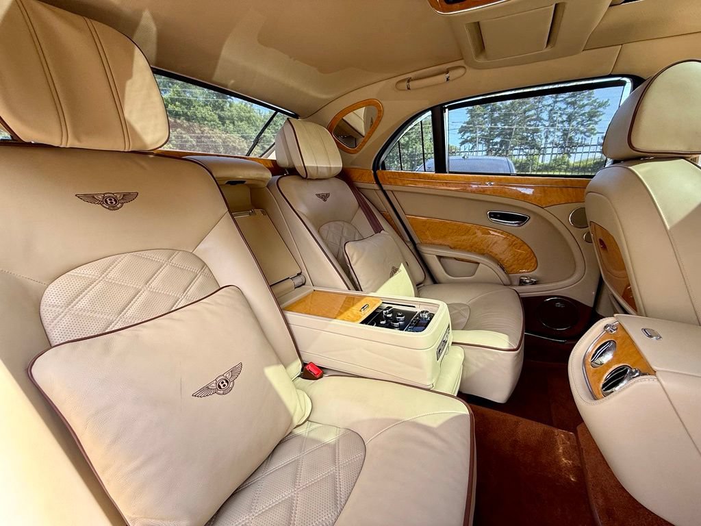 Used 2016 Bentley Mulsanne RWD image 49