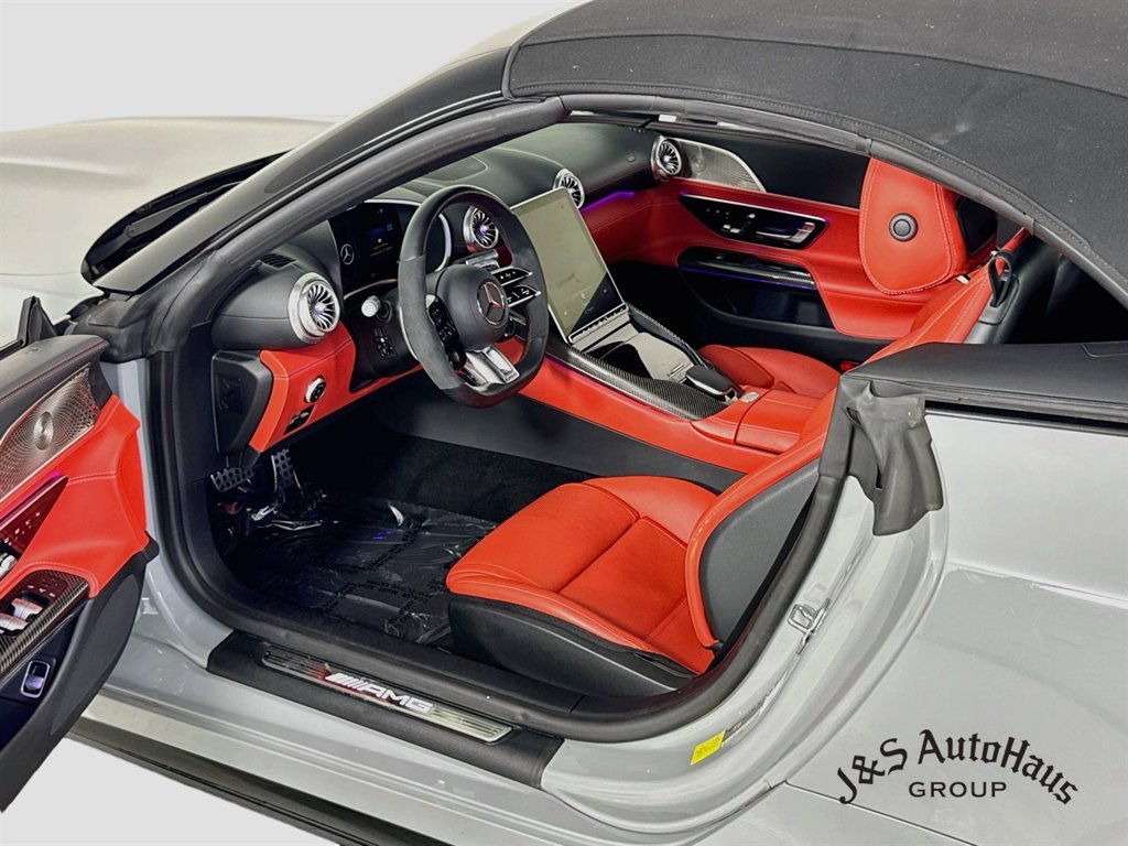 Used 2022 Mercedes-Benz SL 55 AMG 4MATIC w/ Driver Assistance Package image 32