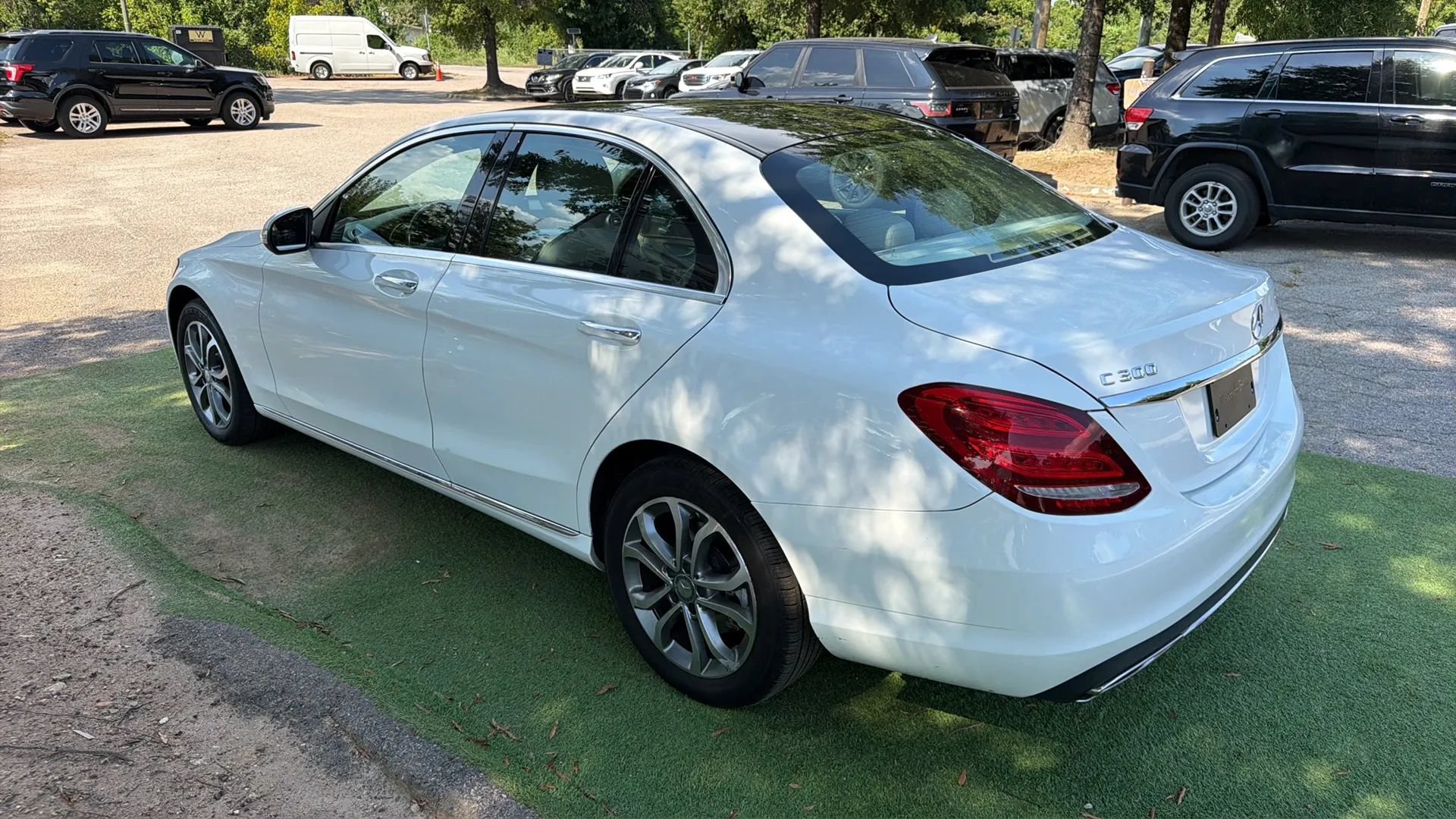 Used 2015 Mercedes-Benz C 300 4MATIC Sedan image 4