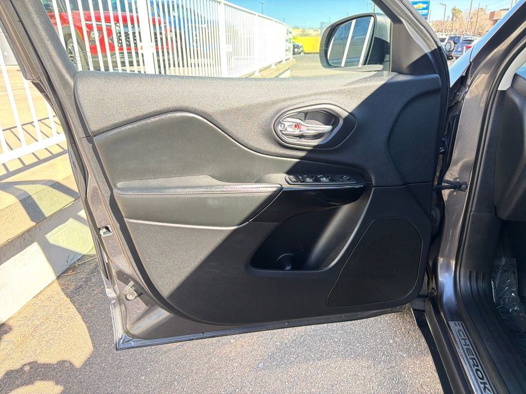 Used 2019 Jeep Cherokee Altitude image 10