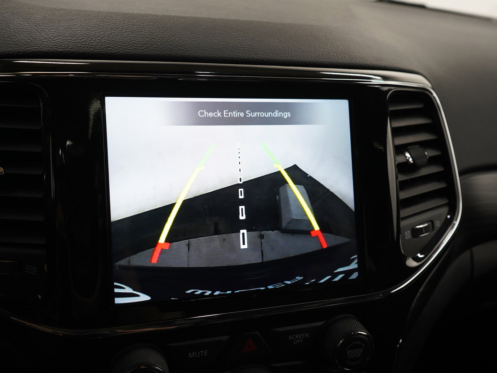 Used 2019 Jeep Grand Cherokee Altitude RWD image 21