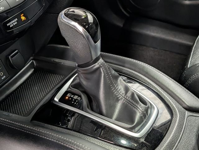 Used 2017 Nissan Rogue SL w/ SL Premium Package image 28