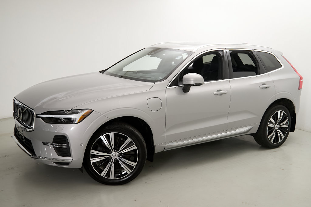Certified 2023 Volvo XC60 T8 Ultimate w/ Climate Package AWD/4WD image 3