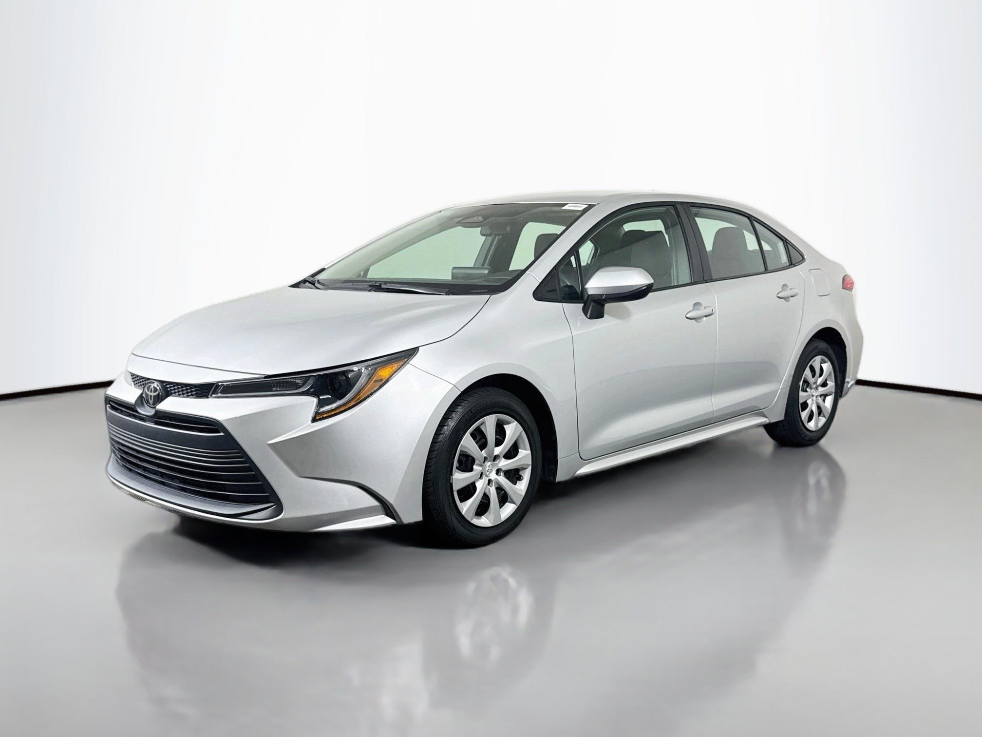 Used 2024 Toyota Corolla LE FWD image 4