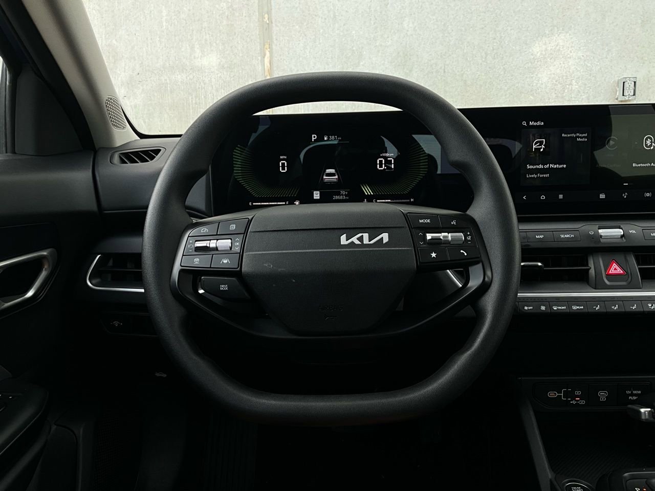 Used 2025 Kia K4 LXS image 33