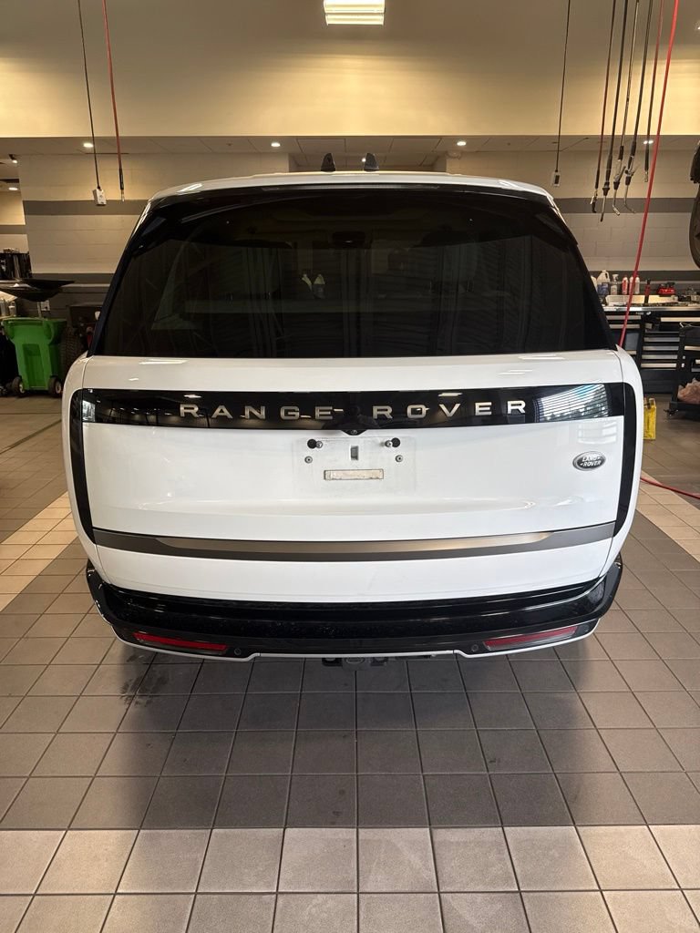Used 2023 Land Rover Range Rover SE AWD/4WD image 4