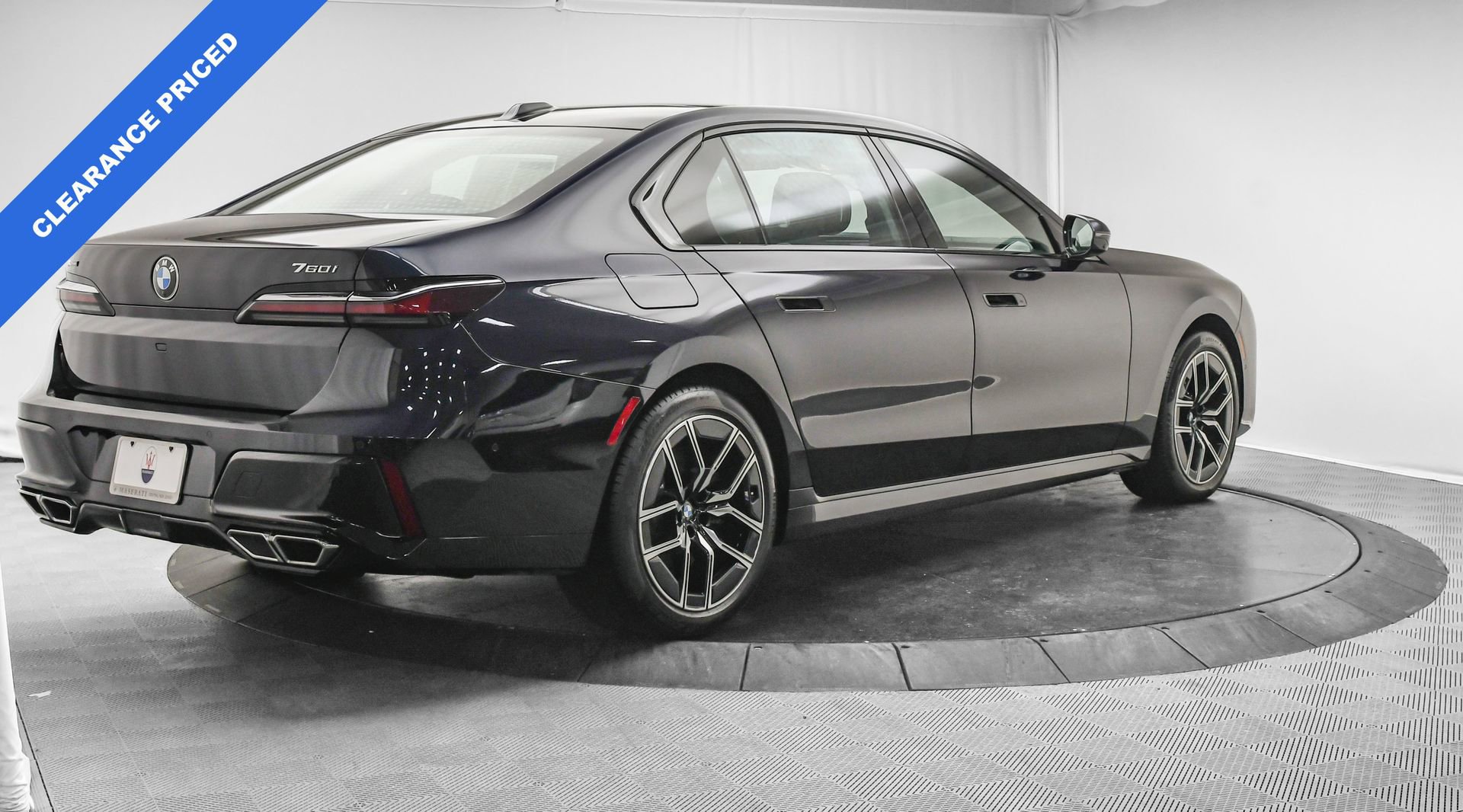 Used 2024 BMW 760i xDrive w/ Premium Package 2 image 9