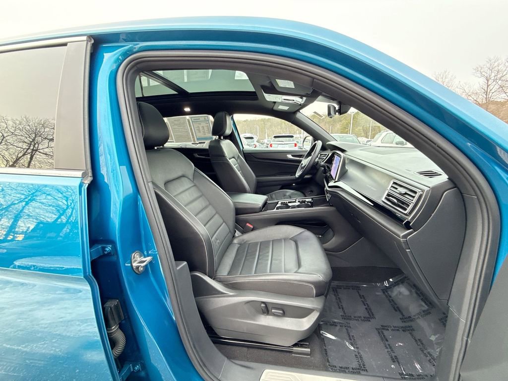Used 2024 Volkswagen Atlas Cross Sport SEL R-Line image 25