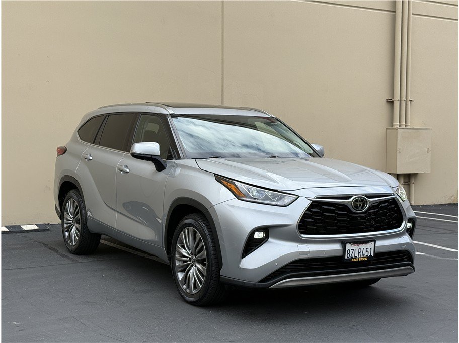 Used 2022 Toyota Highlander Platinum FWD image 3