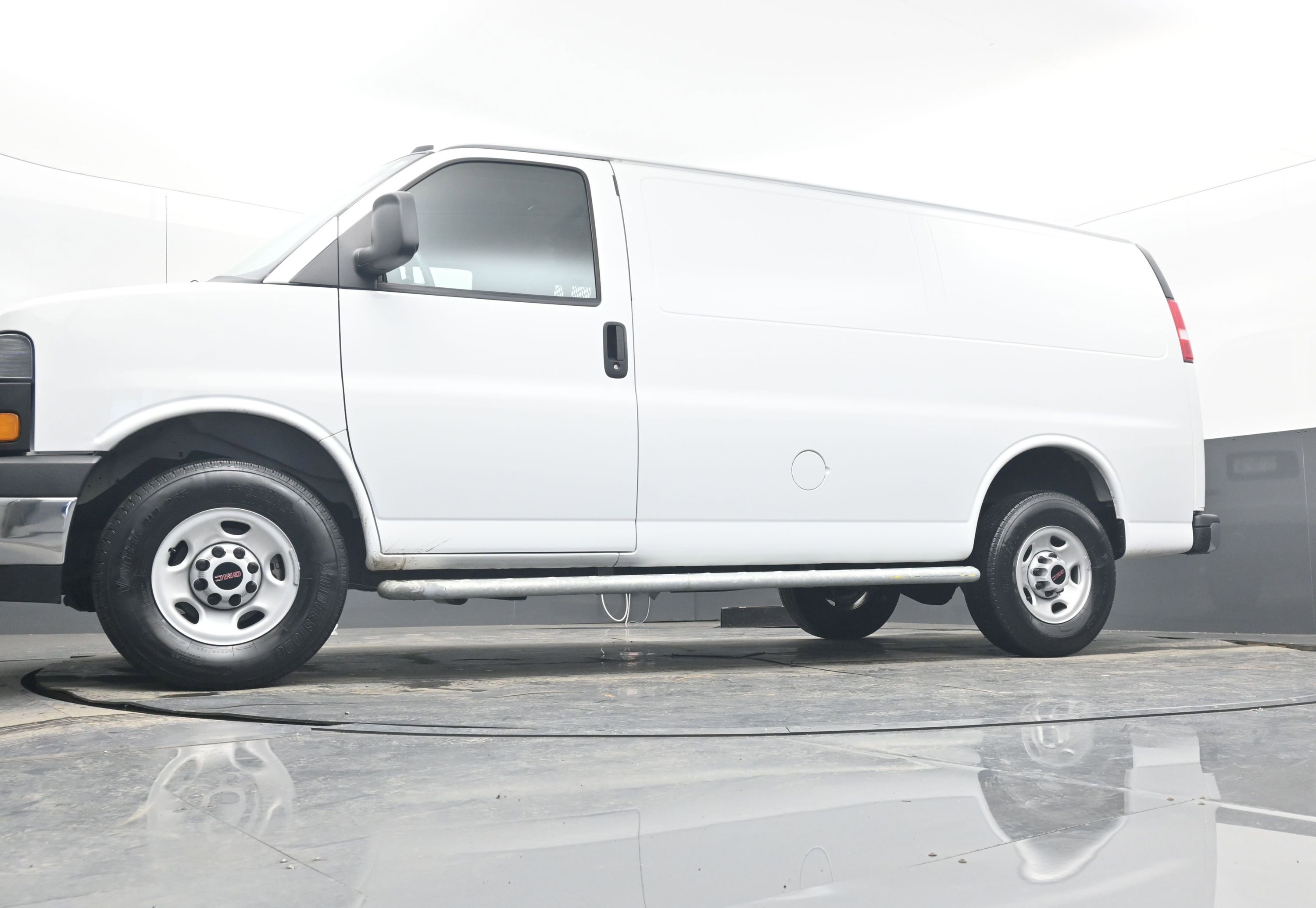 Used 2024 GMC Savana 2500 w/ Driver Convenience Package image 25