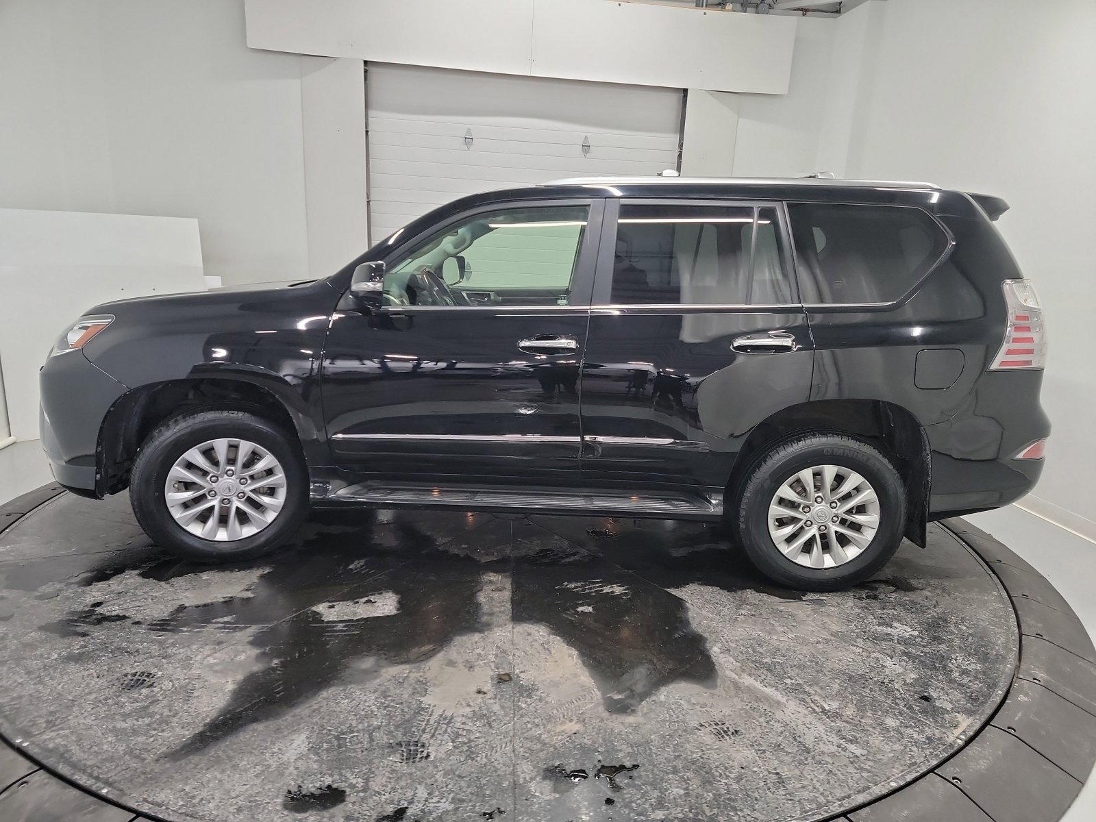 Used 2018 Lexus GX 460 image 4