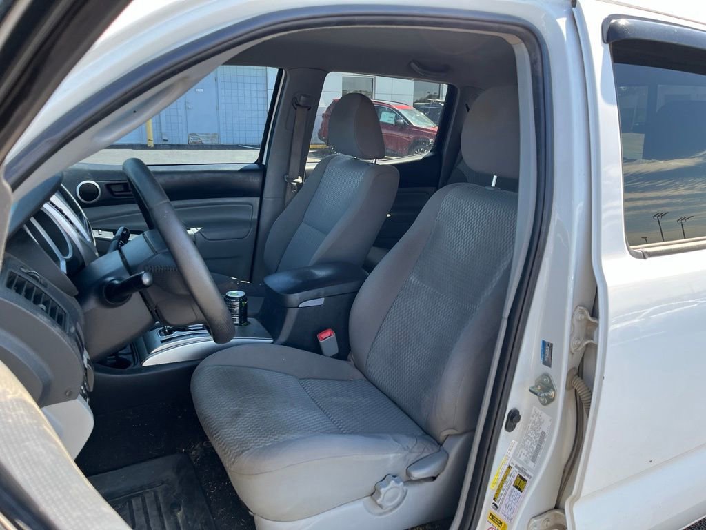 Used 2014 Toyota Tacoma PreRunner w/ SR5 Package RWD image 22