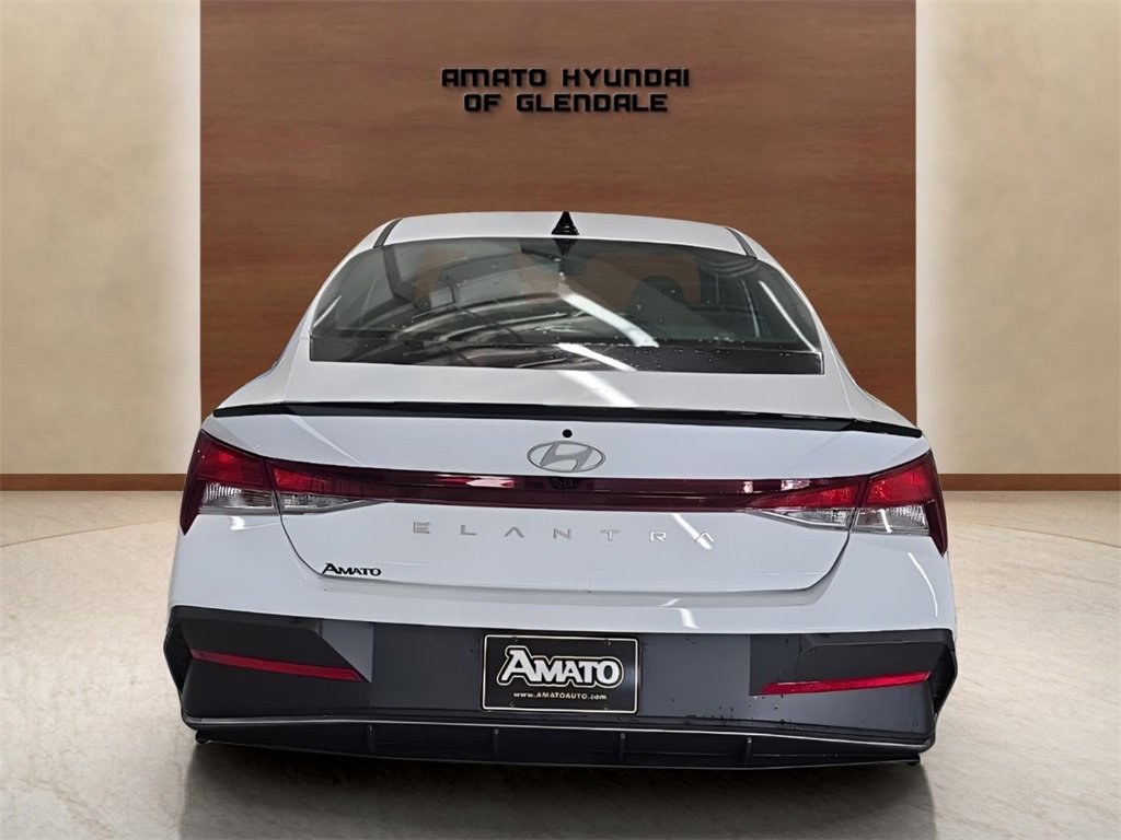Used 2025 Hyundai Elantra Sport image 5