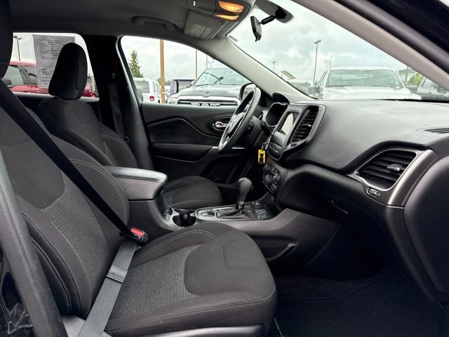Used 2019 Jeep Cherokee Latitude w/ Popular Appearance Group AWD/4WD image 10