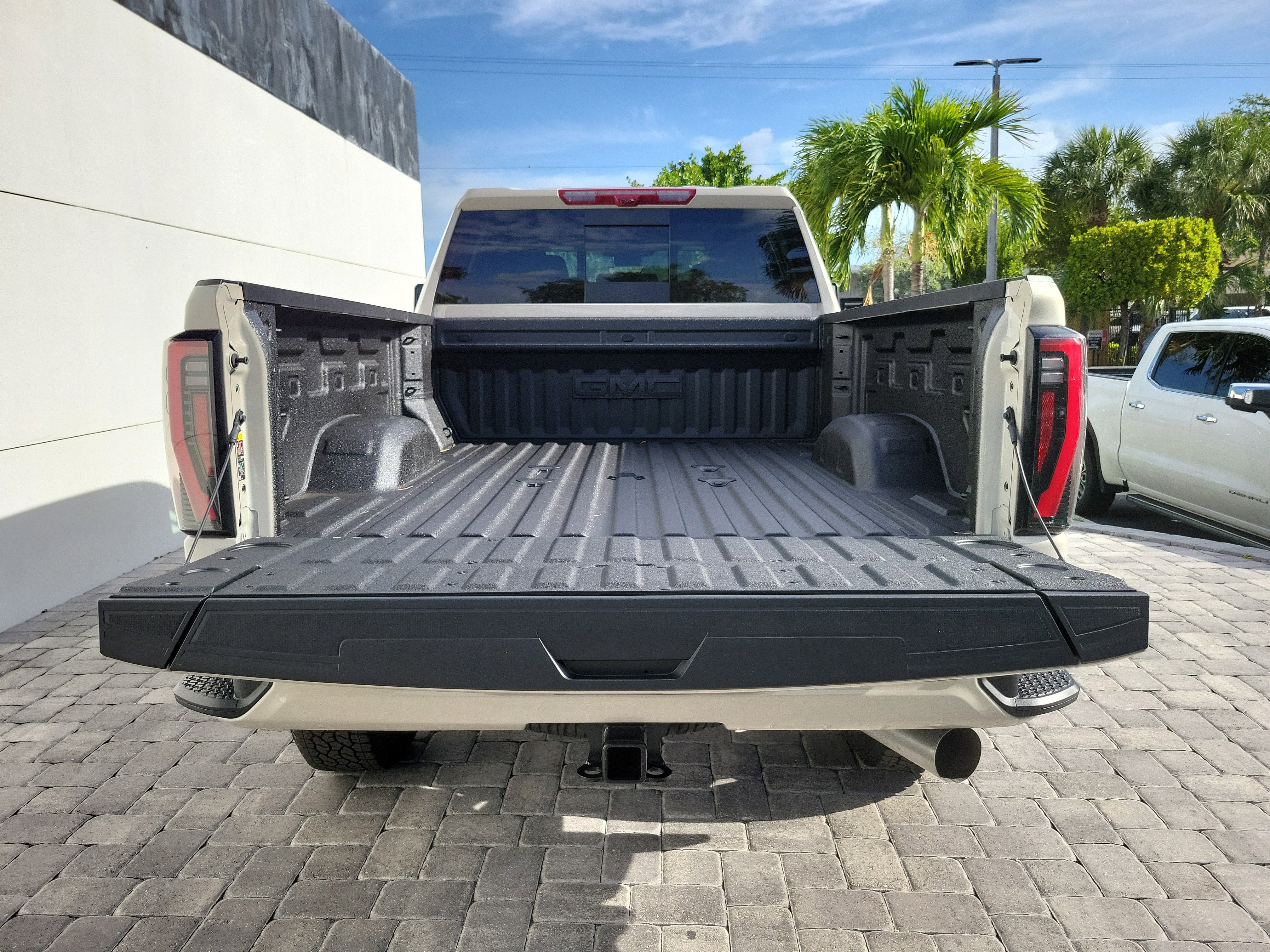 New 2026 GMC Sierra 2500 AT4 w/ AT4 Premium Plus Package image 9