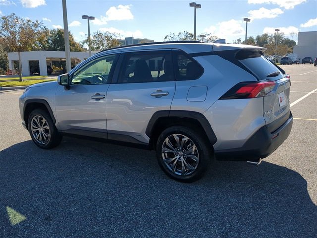 Used 2022 Toyota RAV4 XLE Premium image 6