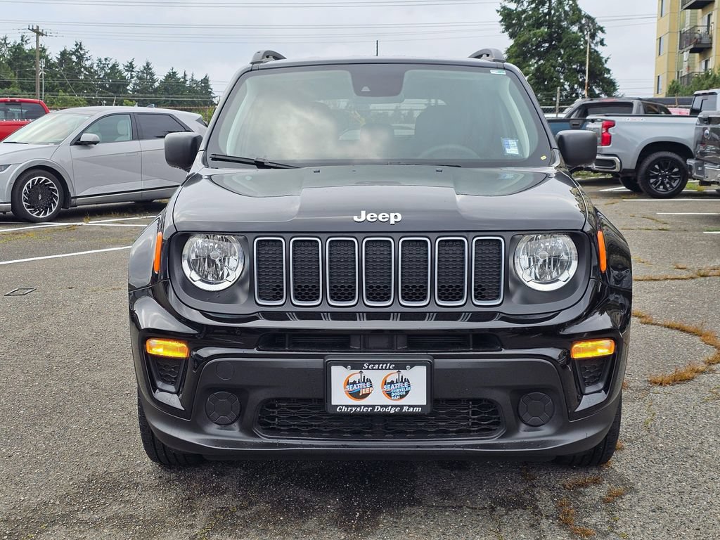 Used 2022 Jeep Renegade Sport w/ Sport Appearance Group AWD/4WD image 3