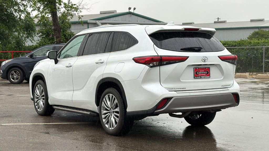 Used 2023 Toyota Highlander Platinum FWD image 9