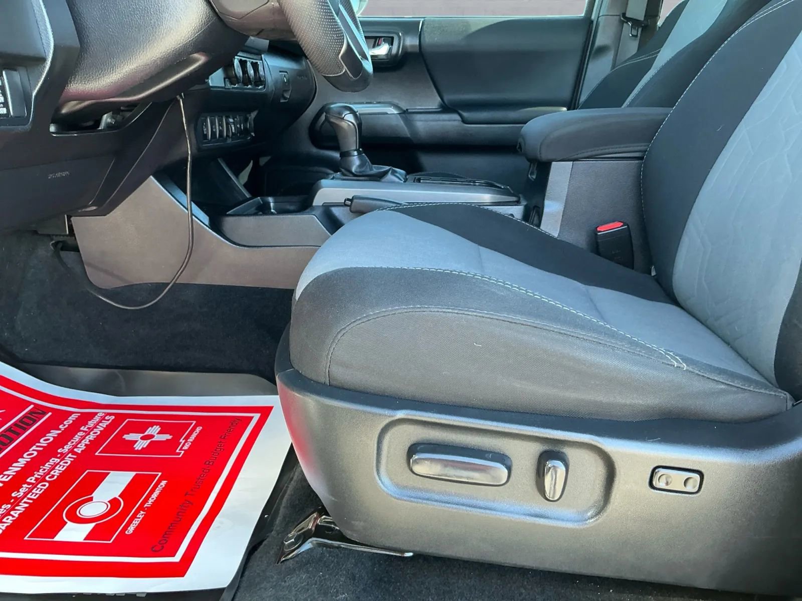 Used 2020 Toyota Tacoma TRD Sport image 12