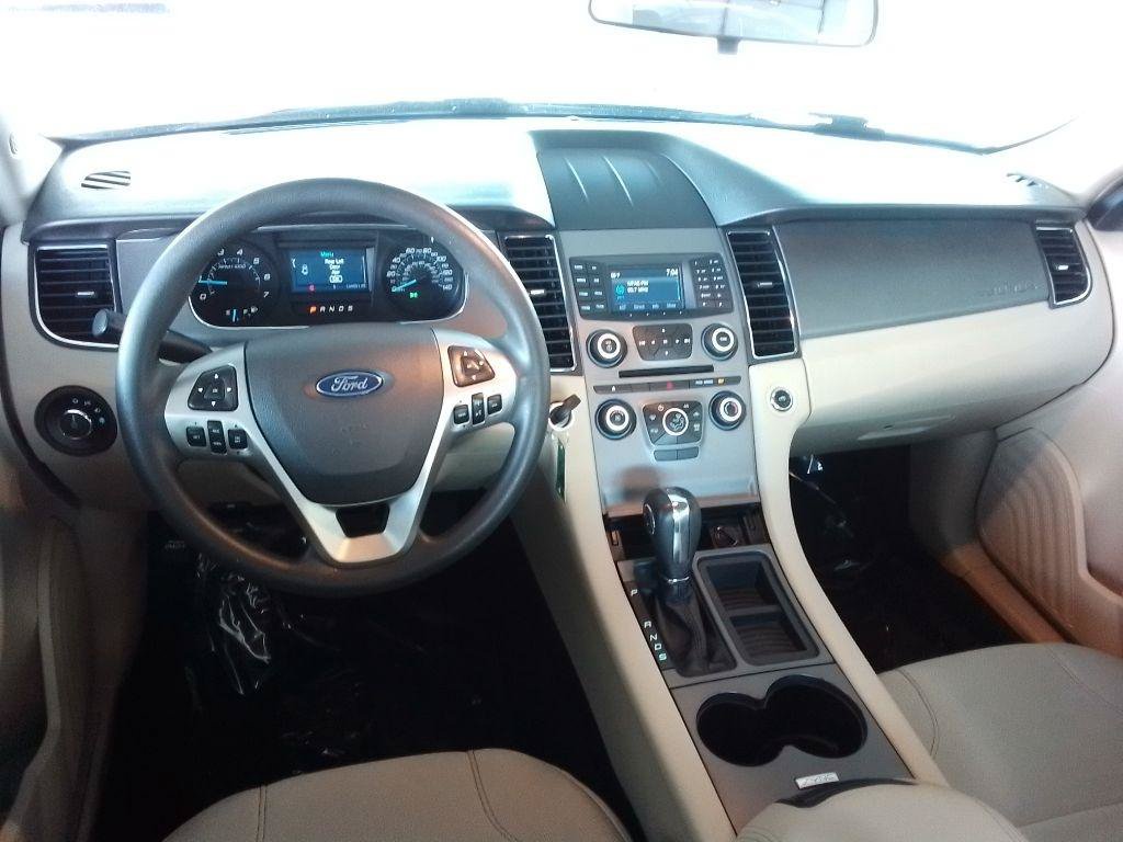 Used 2018 Ford Taurus SE FWD image 7