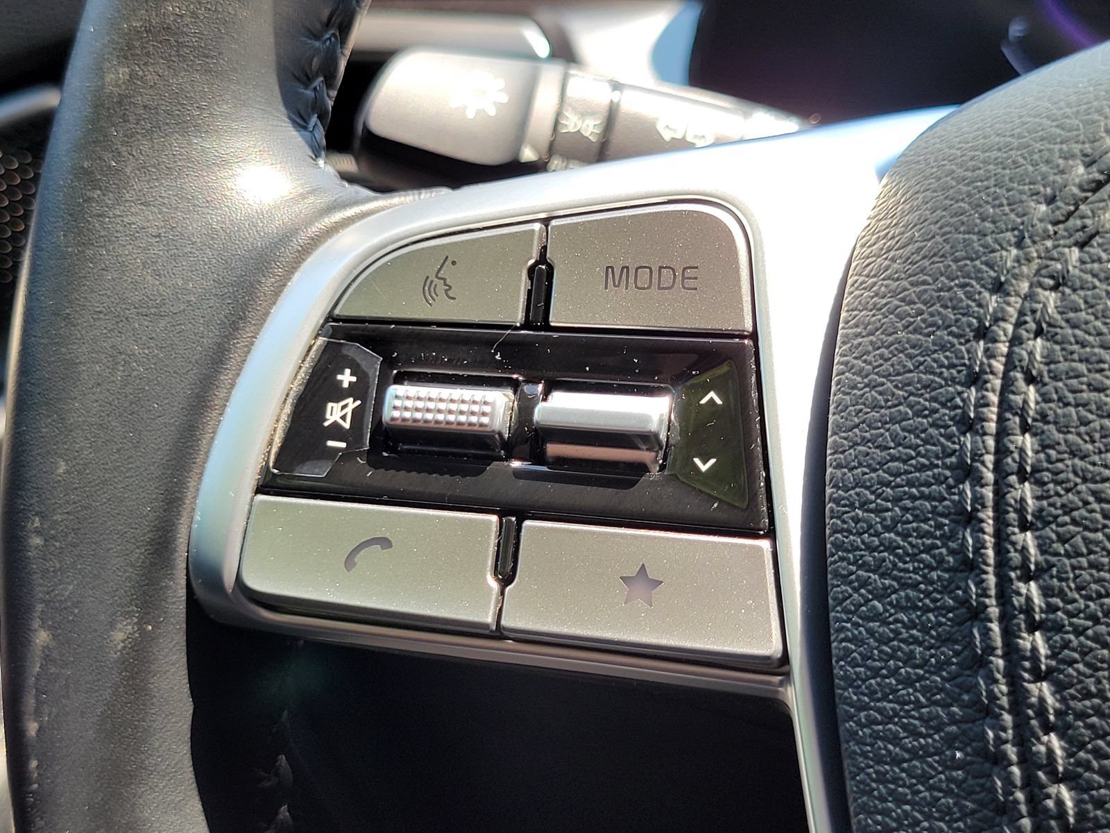 Certified 2025 Kia Telluride S FWD image 17