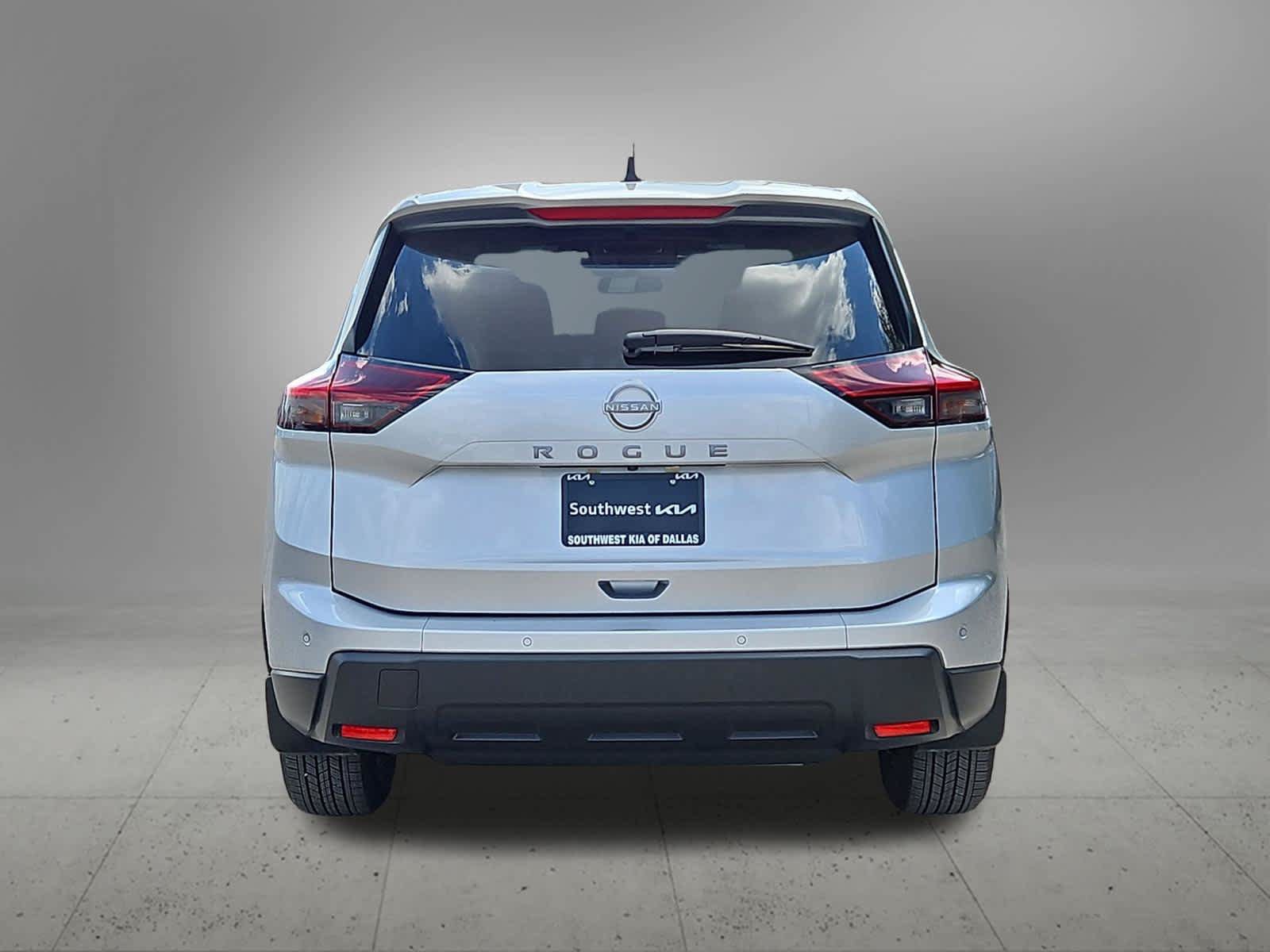 Used 2025 Nissan Rogue S FWD image 5