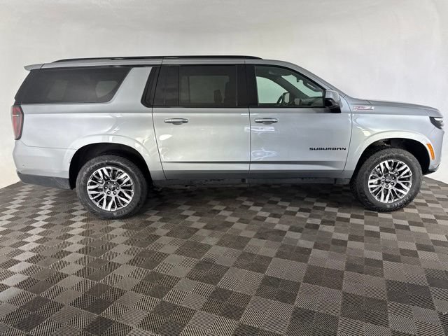 Used 2025 Chevrolet Suburban Z71 AWD/4WD image 5