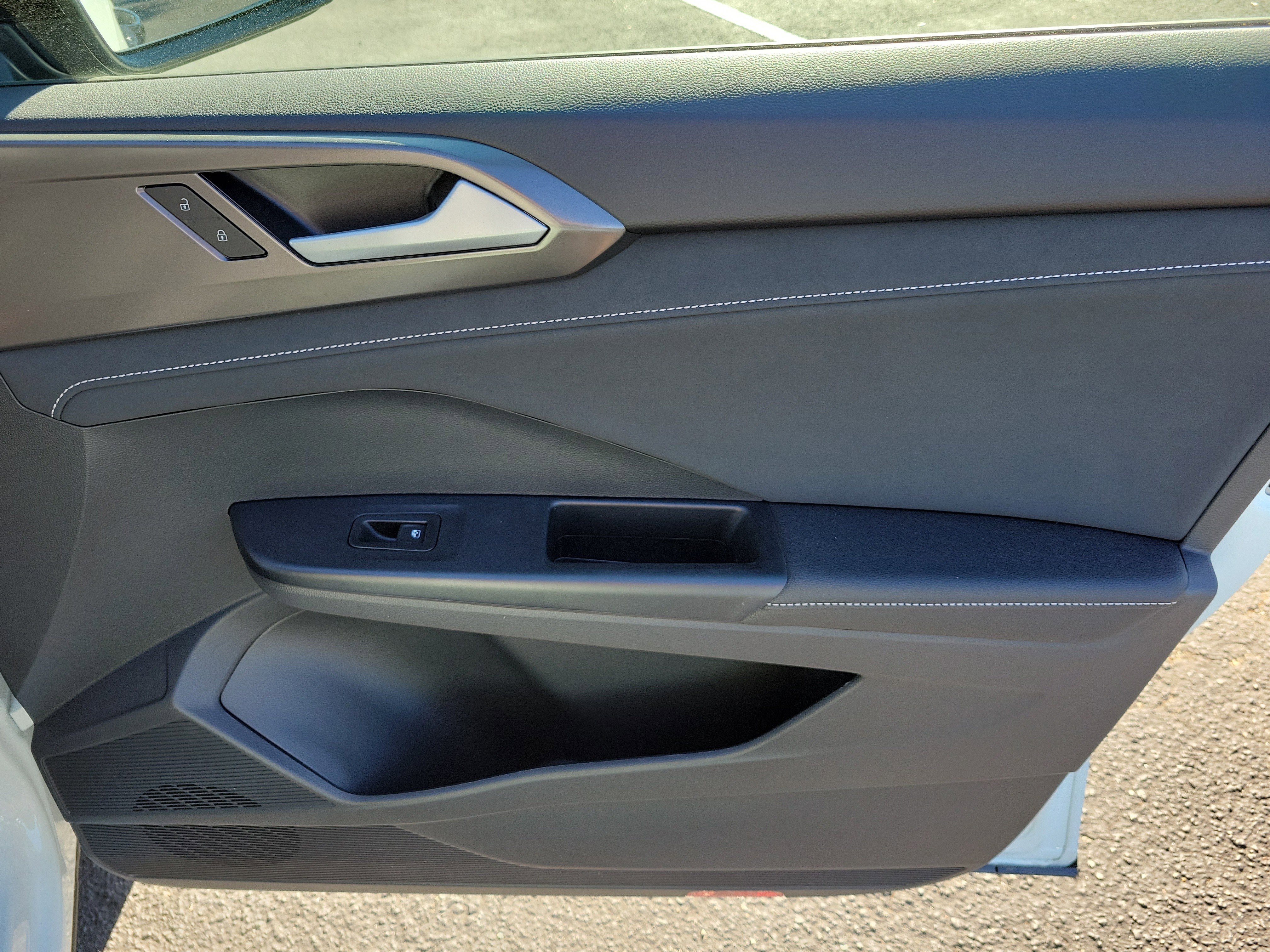 New 2026 Volkswagen Taos SE FWD image 8