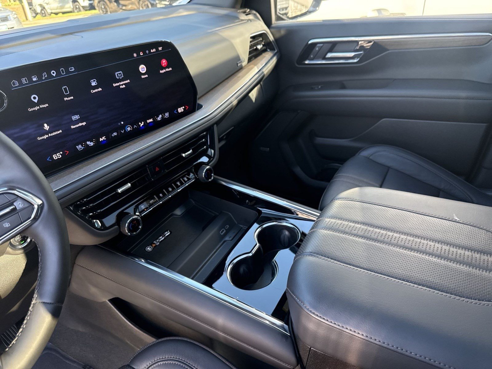 Used 2025 Chevrolet Suburban High Country AWD/4WD image 20