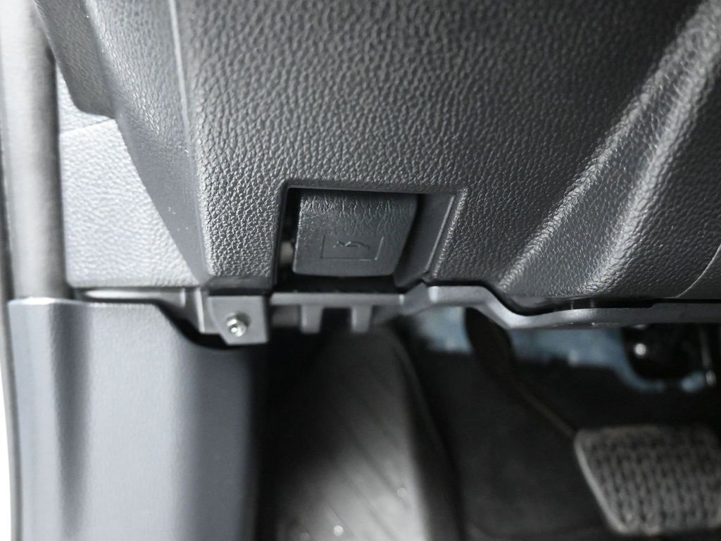 Used 2025 Toyota Tacoma SR image 27