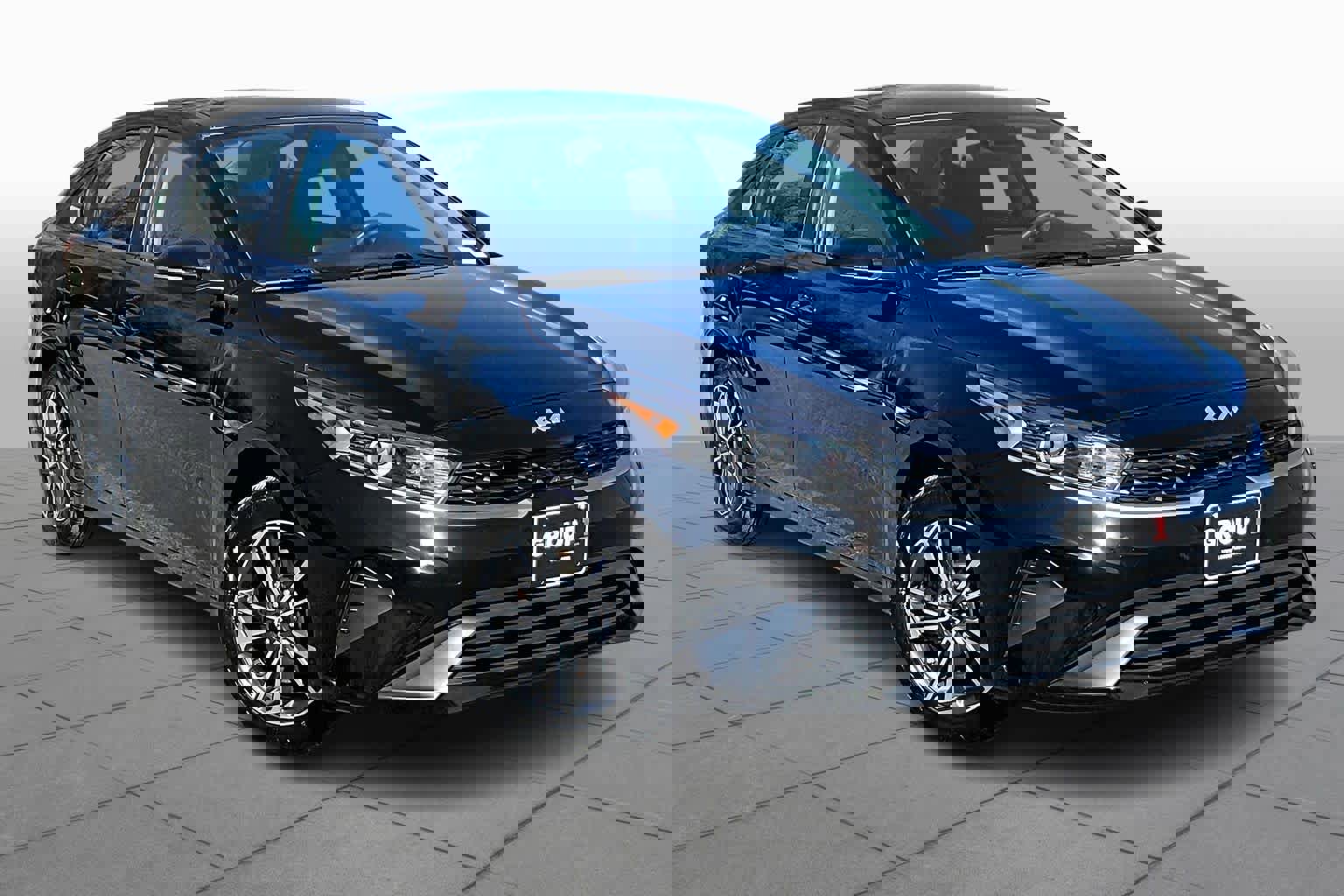 Used 2023 Kia Forte LXS w/ LXS Technology Package image 2