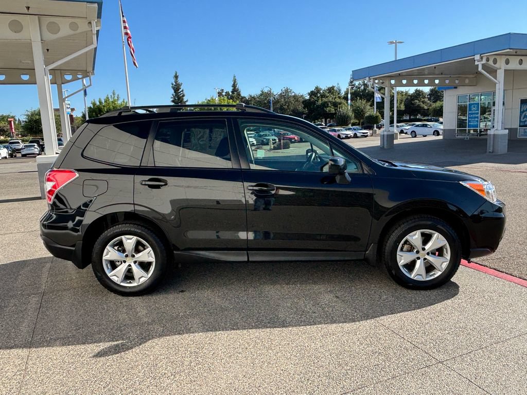 Used 2016 Subaru Forester 2.5i Premium w/ All-Weather Package AWD/4WD image 4