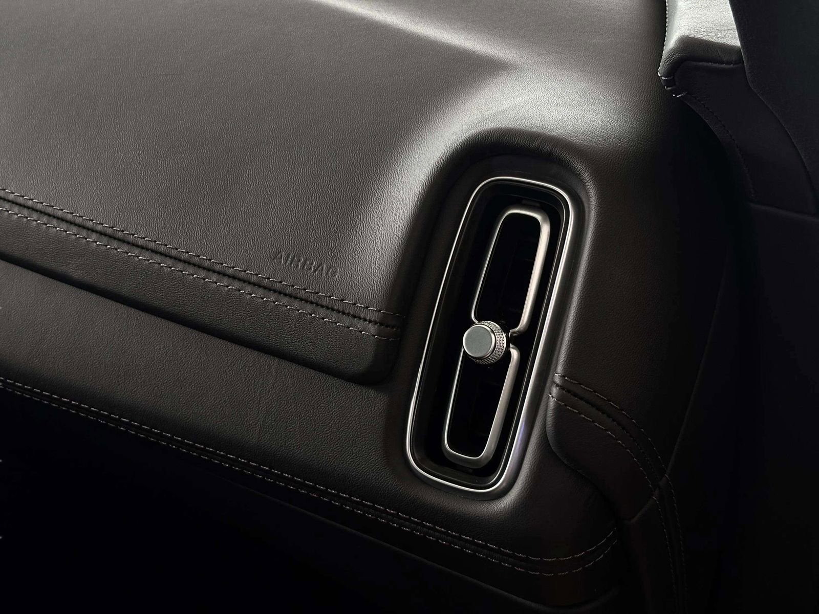 Used 2024 Aston Martin DBX image 36