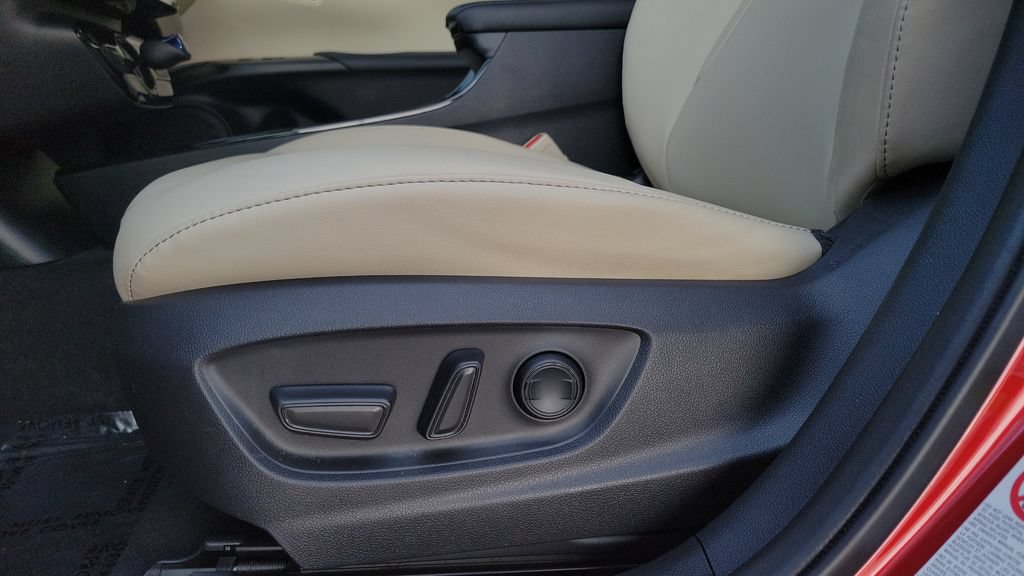 Certified 2022 Toyota Prius Limited FWD image 16