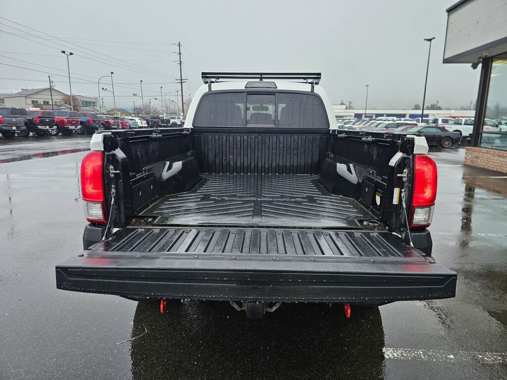 Used 2016 Toyota Tacoma TRD Off-Road image 9