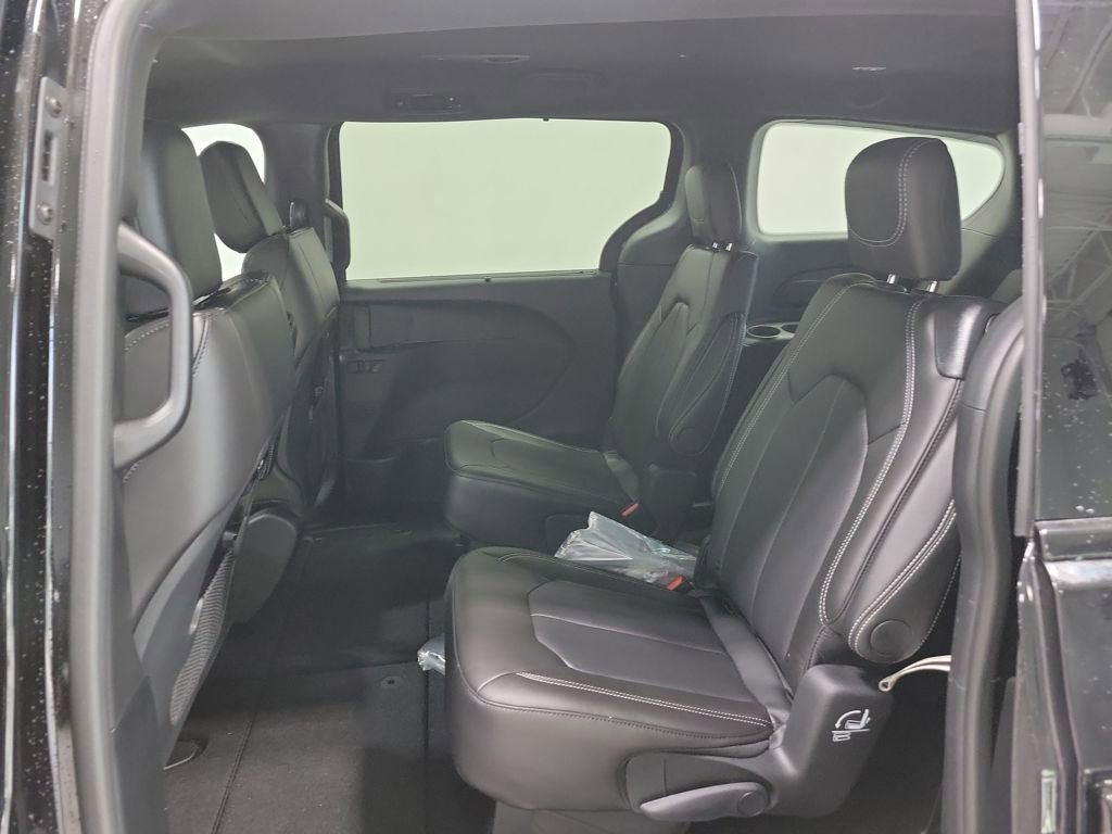 New 2026 Chrysler Pacifica Select w/ S Appearance Package AWD/4WD image 9